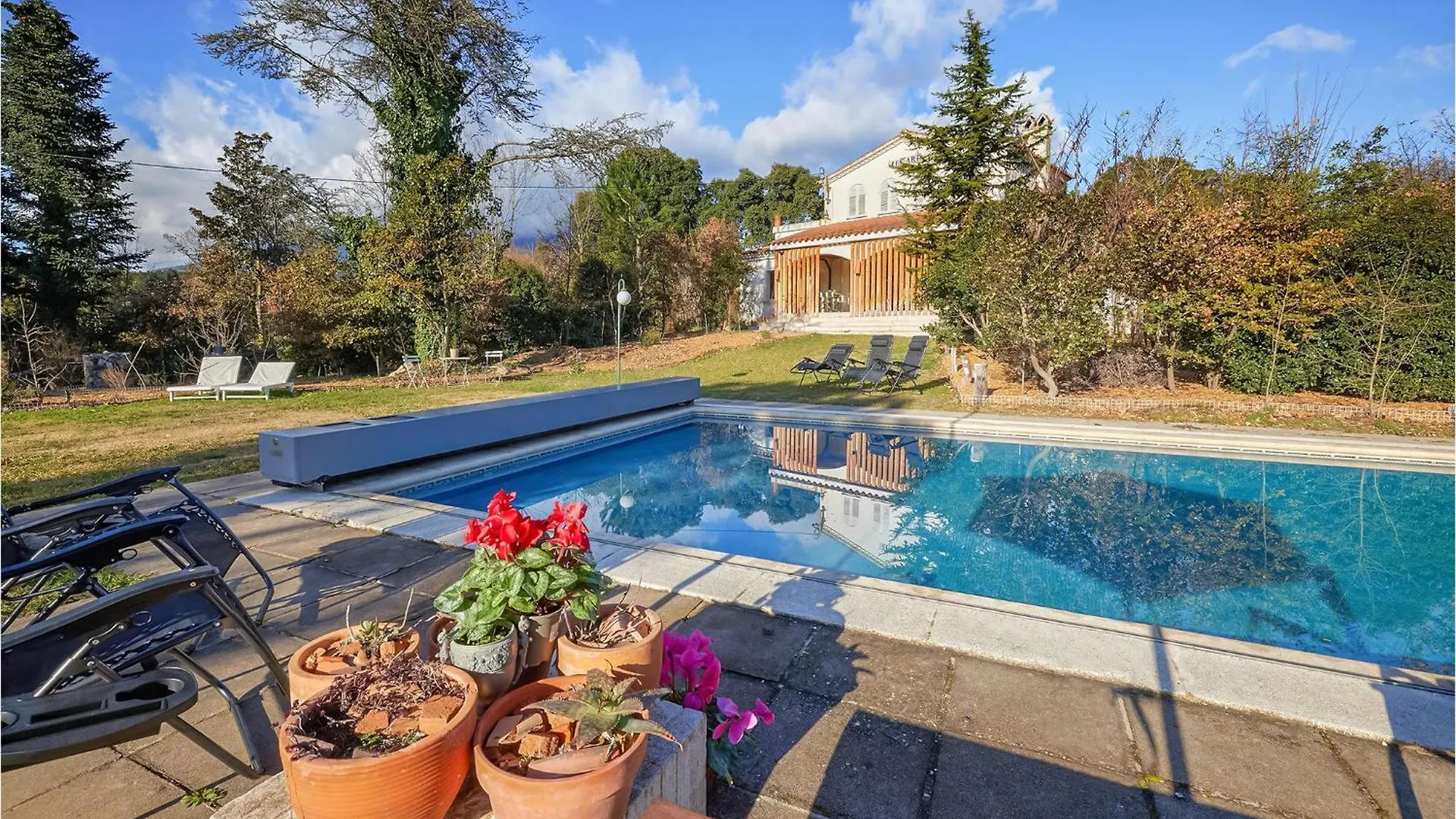 Pet Friendly Home In Breda With Kitchen contacts